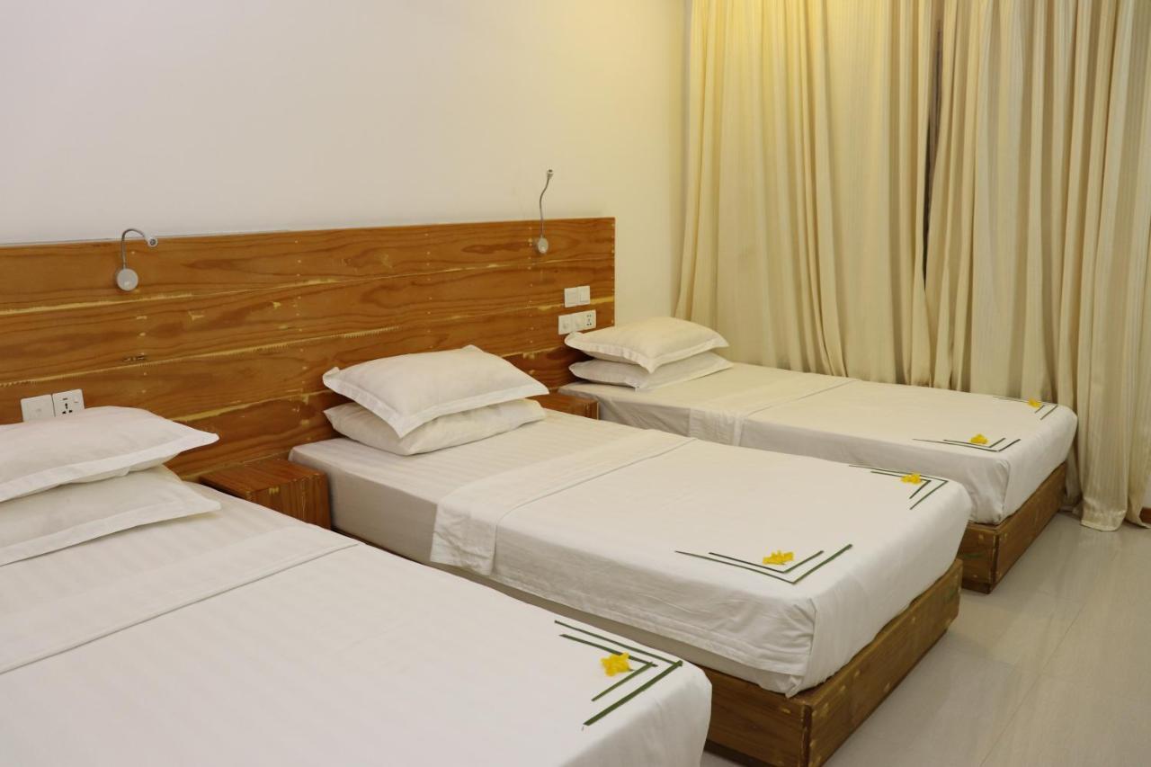 Alaika Maafushi Hotell Exteriör bild