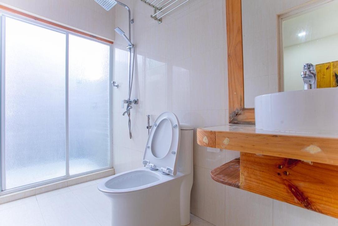 Alaika Maafushi Hotell Exteriör bild