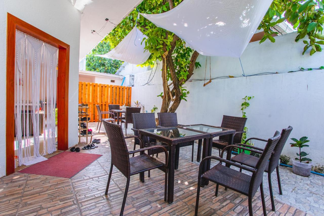 Alaika Maafushi Hotell Exteriör bild