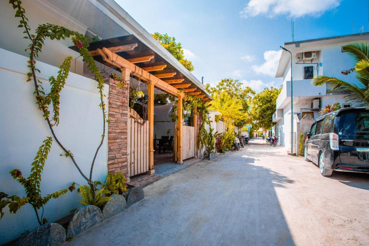 Alaika Maafushi Hotell Exteriör bild