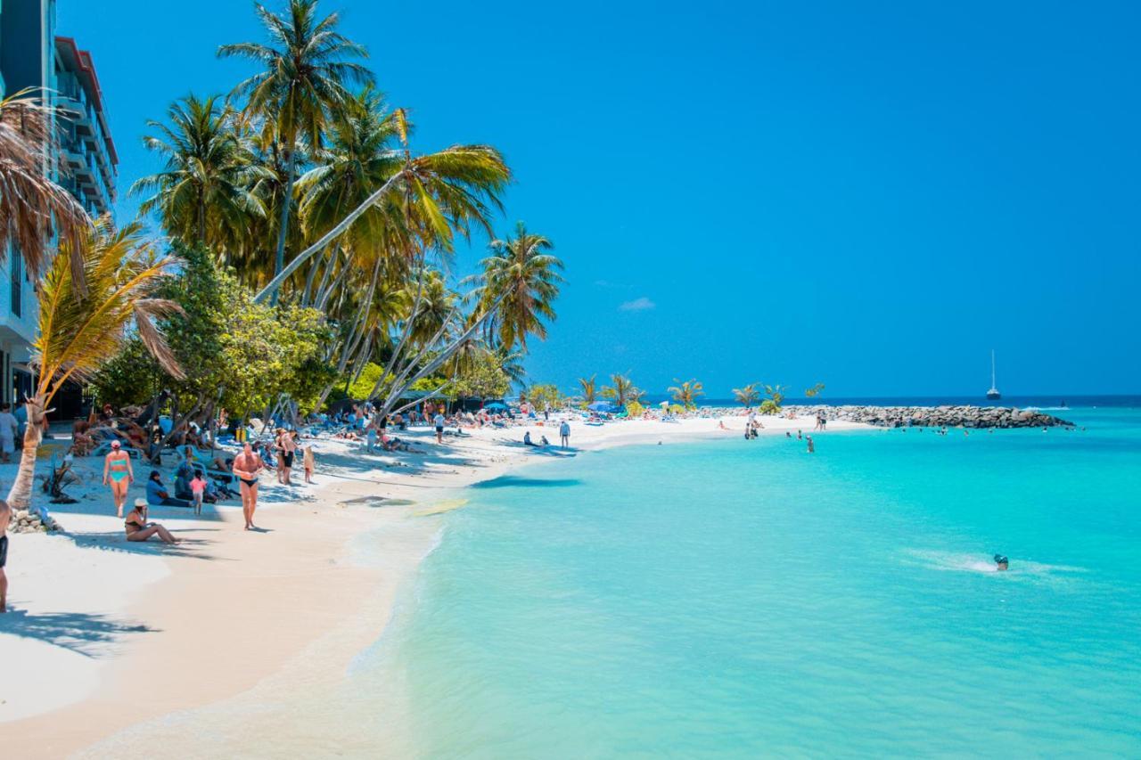 Alaika Maafushi Hotell Exteriör bild