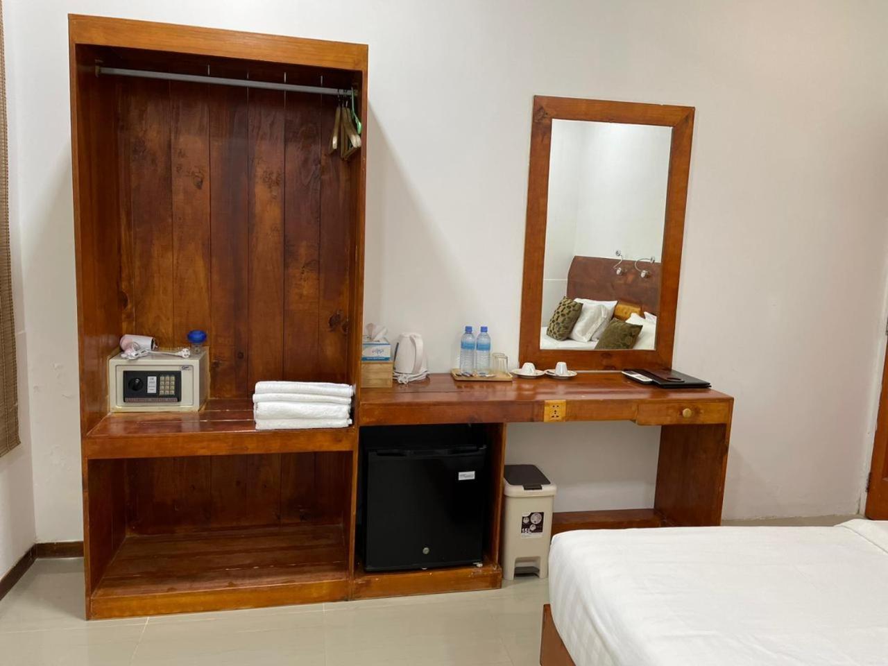 Alaika Maafushi Hotell Exteriör bild